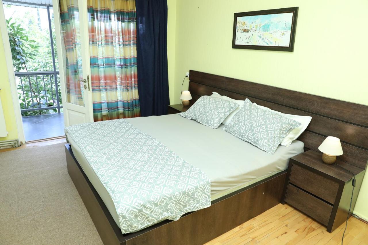 4Bd Appartaments With Cozy Garden Tbilisi Luaran gambar